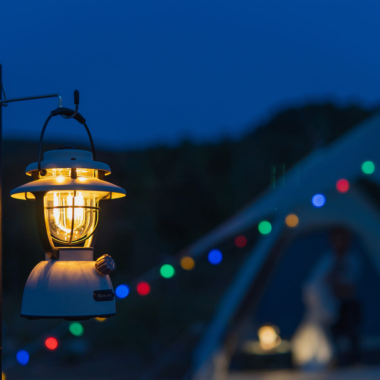 露營裝備清單第 6 項：露營照明