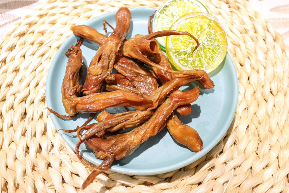 〖 宅配美食 〗戀鳳爪 周末小酌下酒菜 煙燻滷味鳳爪、豆干、鴨翅、脆腸、雞胗、鴨舌、豬耳絲讓你一次滿足 (12).jpg