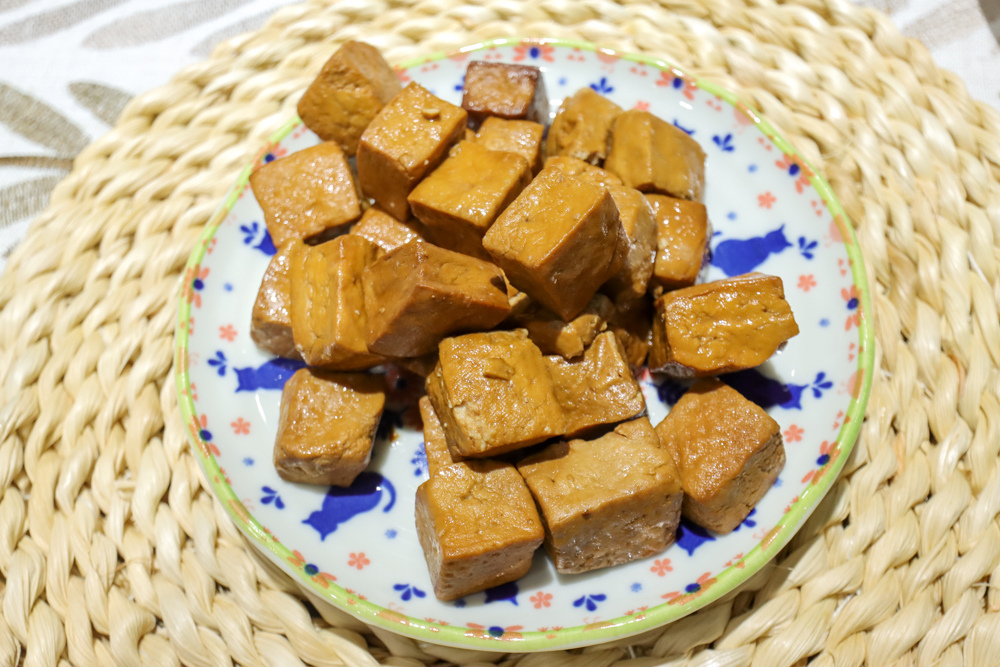 〖 宅配美食 〗戀鳳爪 周末小酌下酒菜 煙燻滷味鳳爪、豆干、鴨翅、脆腸、雞胗、鴨舌、豬耳絲讓你一次滿足 (19).jpg