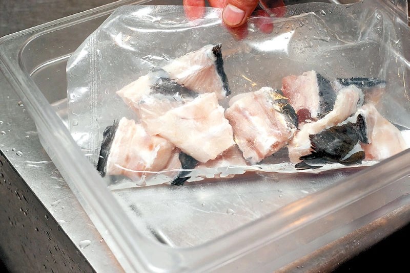 冷凍海鮮怎麼解凍？